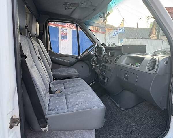 Белый Мерседес Sprinter, объемом двигателя 2.15 л и пробегом 580 тыс. км за 8800 $, фото 8 на Automoto.ua