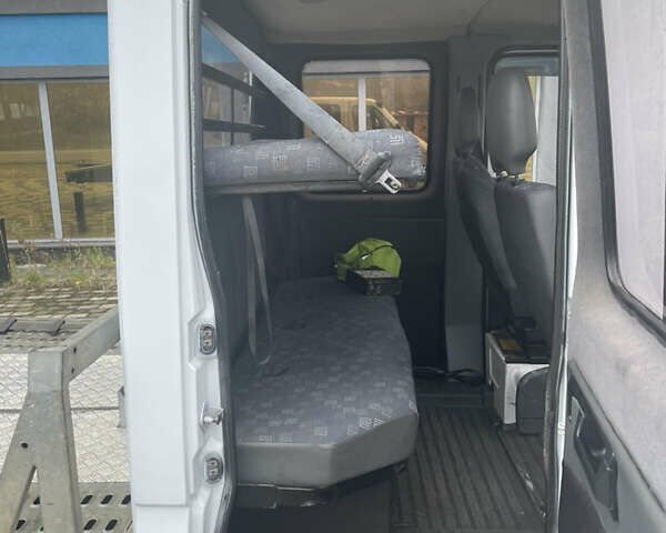 Белый Мерседес Sprinter, объемом двигателя 2.2 л и пробегом 250 тыс. км за 12000 $, фото 4 на Automoto.ua