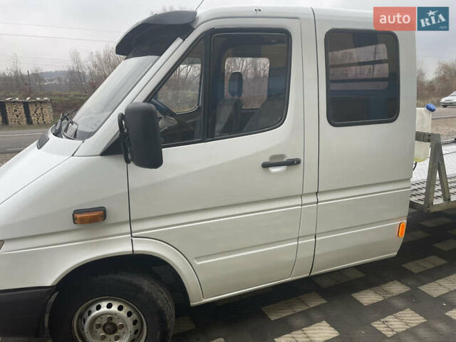 Белый Мерседес Sprinter, объемом двигателя 2.2 л и пробегом 250 тыс. км за 12000 $, фото 2 на Automoto.ua