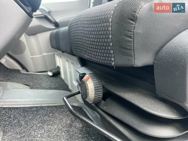 Белый Мерседес Sprinter, объемом двигателя 2.15 л и пробегом 625 тыс. км за 15000 $, фото 33 на Automoto.ua