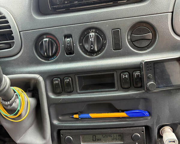 Белый Мерседес Sprinter, объемом двигателя 2.69 л и пробегом 500 тыс. км за 14300 $, фото 11 на Automoto.ua