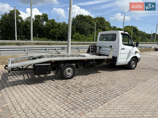 Белый Мерседес Sprinter, объемом двигателя 2.69 л и пробегом 500 тыс. км за 15500 $, фото 2 на Automoto.ua