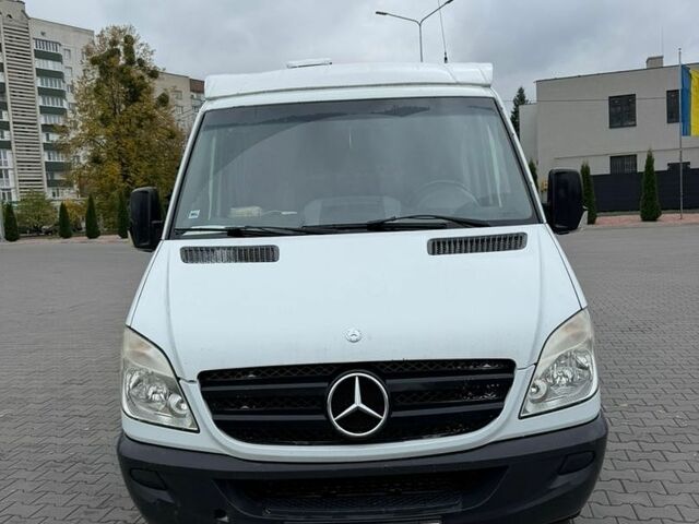 Белый Мерседес Sprinter, объемом двигателя 2.69 л и пробегом 400 тыс. км за 14000 $, фото 2 на Automoto.ua