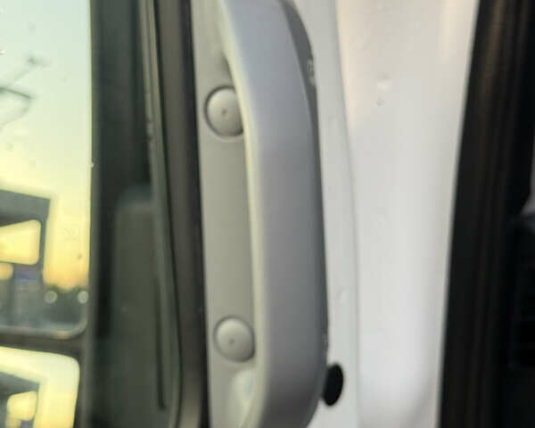 Білий Мерседес Sprinter, об'ємом двигуна 2.99 л та пробігом 328 тис. км за 21999 $, фото 35 на Automoto.ua