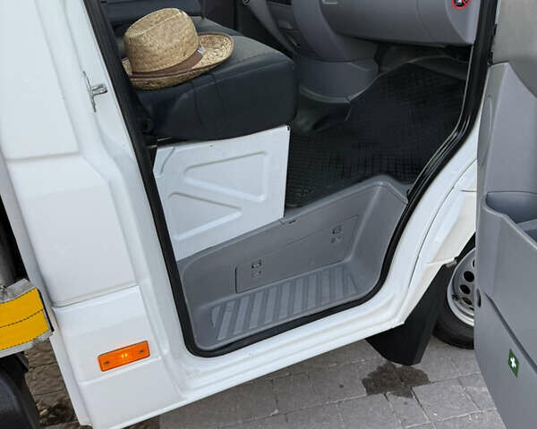Білий Мерседес Sprinter, об'ємом двигуна 2.99 л та пробігом 328 тис. км за 21999 $, фото 16 на Automoto.ua