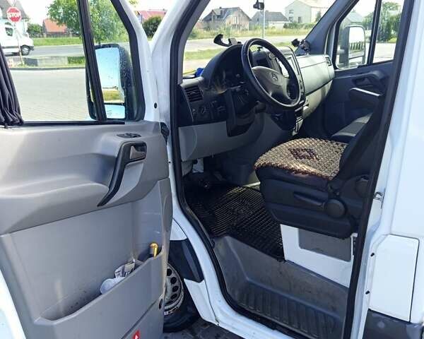 Белый Мерседес Sprinter, объемом двигателя 2.14 л и пробегом 370 тыс. км за 18512 $, фото 23 на Automoto.ua