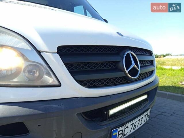 Белый Мерседес Sprinter, объемом двигателя 2.14 л и пробегом 370 тыс. км за 18512 $, фото 3 на Automoto.ua