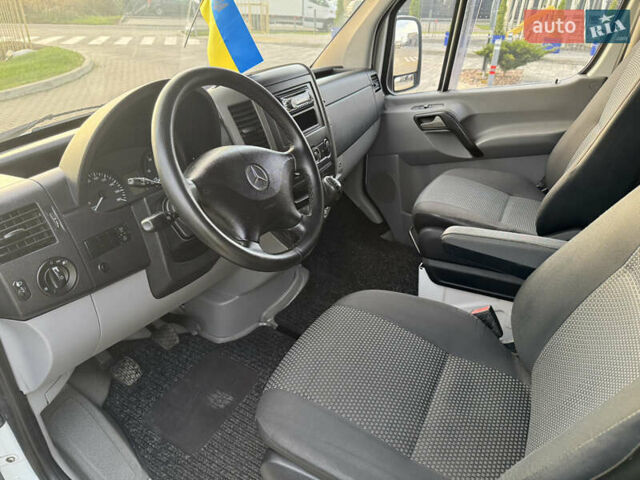 Білий Мерседес Sprinter, об'ємом двигуна 2.2 л та пробігом 298 тис. км за 15999 $, фото 7 на Automoto.ua