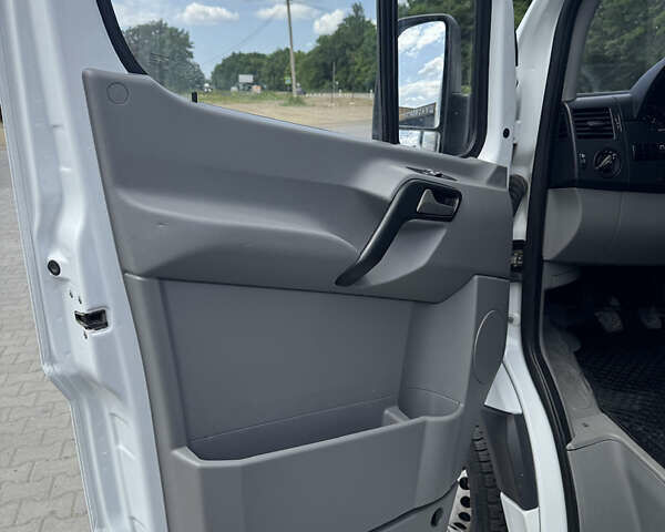 Белый Мерседес Sprinter, объемом двигателя 2.14 л и пробегом 301 тыс. км за 15500 $, фото 22 на Automoto.ua