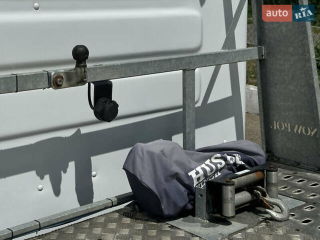 Белый Мерседес Sprinter, объемом двигателя 2.99 л и пробегом 322 тыс. км за 23777 $, фото 8 на Automoto.ua