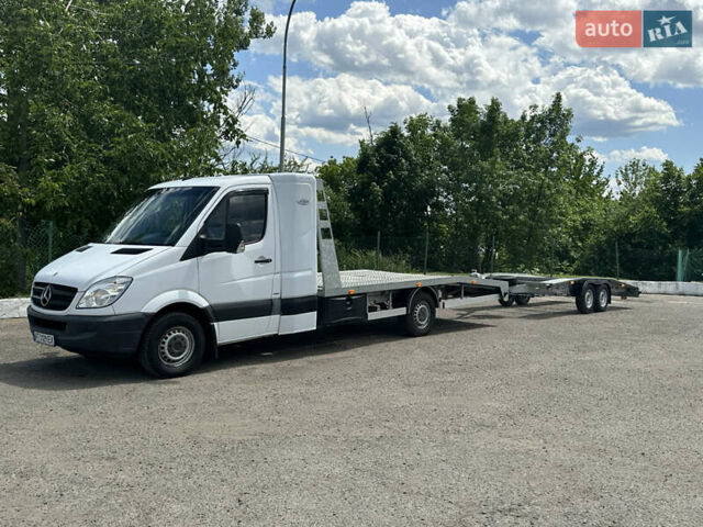 Белый Мерседес Sprinter, объемом двигателя 2.99 л и пробегом 322 тыс. км за 23777 $, фото 2 на Automoto.ua