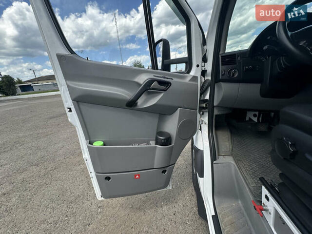 Белый Мерседес Sprinter, объемом двигателя 2.99 л и пробегом 322 тыс. км за 23777 $, фото 18 на Automoto.ua