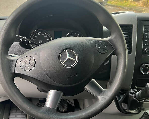 Белый Мерседес Sprinter, объемом двигателя 3 л и пробегом 230 тыс. км за 18800 $, фото 13 на Automoto.ua