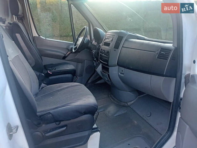 Белый Мерседес Sprinter, объемом двигателя 2.2 л и пробегом 440 тыс. км за 12000 $, фото 7 на Automoto.ua