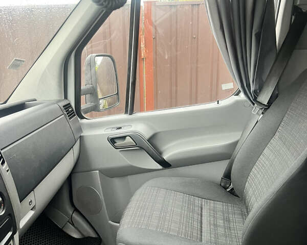 Белый Мерседес Sprinter, объемом двигателя 2.14 л и пробегом 377 тыс. км за 25000 $, фото 2 на Automoto.ua