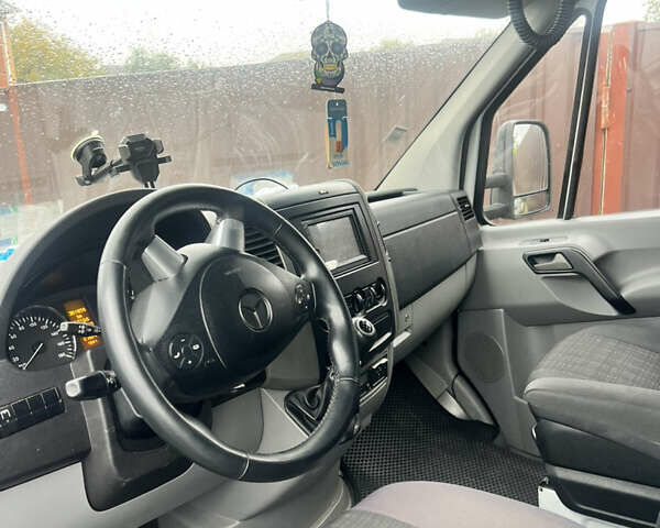Белый Мерседес Sprinter, объемом двигателя 2.14 л и пробегом 377 тыс. км за 25000 $, фото 8 на Automoto.ua