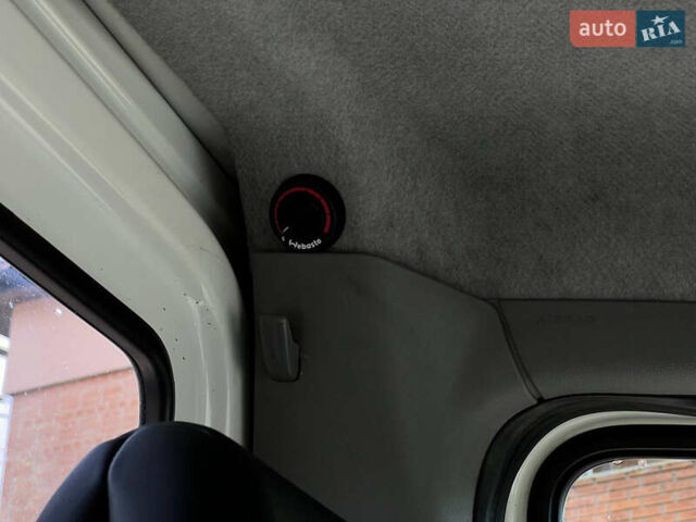 Белый Мерседес Sprinter, объемом двигателя 2.99 л и пробегом 278 тыс. км за 34499 $, фото 31 на Automoto.ua