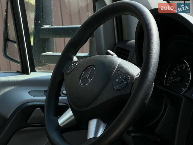 Белый Мерседес Sprinter, объемом двигателя 2.99 л и пробегом 278 тыс. км за 34499 $, фото 32 на Automoto.ua