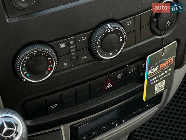Белый Мерседес Sprinter, объемом двигателя 2.99 л и пробегом 278 тыс. км за 34499 $, фото 21 на Automoto.ua