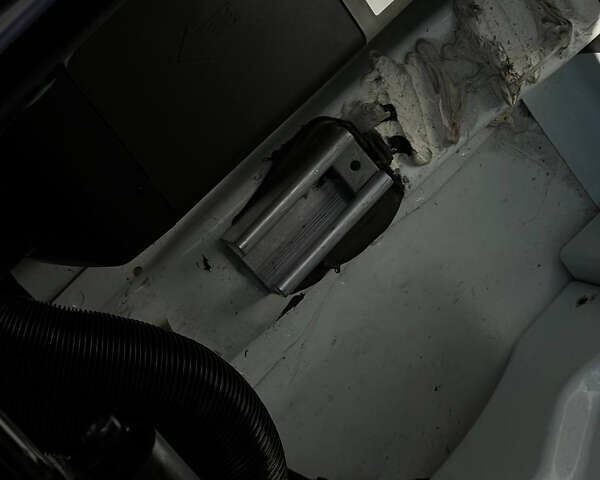 Белый Мерседес Sprinter, объемом двигателя 2.99 л и пробегом 278 тыс. км за 34499 $, фото 10 на Automoto.ua