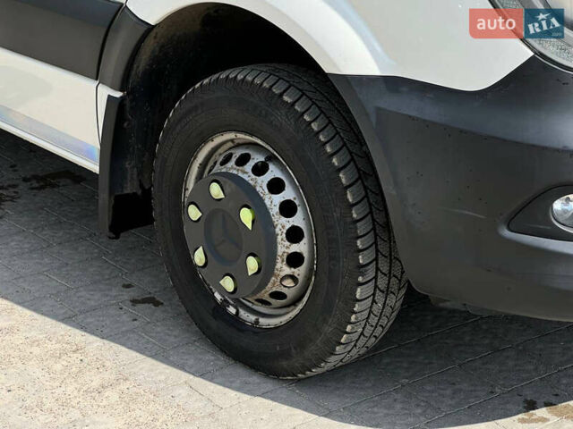 Белый Мерседес Sprinter, объемом двигателя 2.99 л и пробегом 278 тыс. км за 34499 $, фото 7 на Automoto.ua