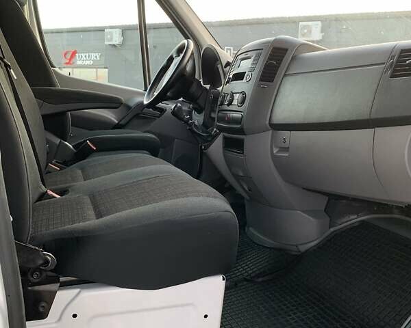 Белый Мерседес Sprinter, объемом двигателя 2.14 л и пробегом 370 тыс. км за 29900 $, фото 18 на Automoto.ua