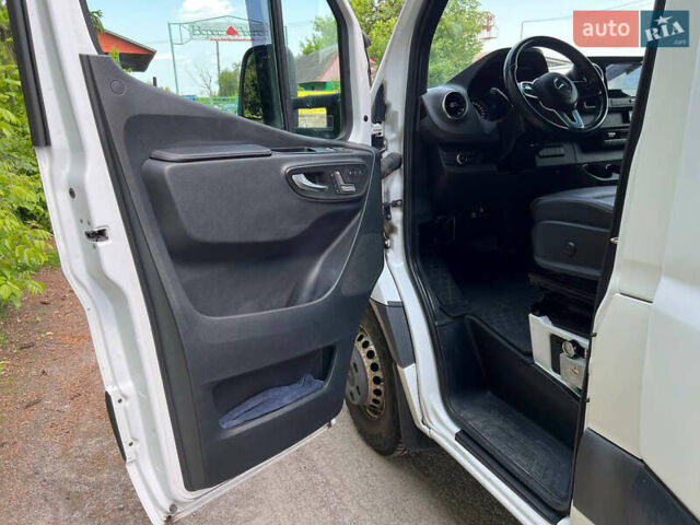 Білий Мерседес Sprinter, об'ємом двигуна 2.99 л та пробігом 262 тис. км за 36900 $, фото 12 на Automoto.ua