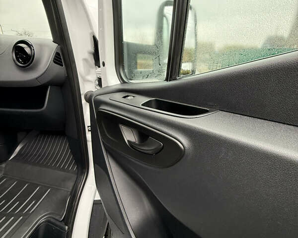 Белый Мерседес Sprinter, объемом двигателя 2.14 л и пробегом 500 тыс. км за 27500 $, фото 17 на Automoto.ua