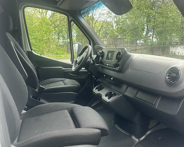 Белый Мерседес Sprinter, объемом двигателя 1.95 л и пробегом 250 тыс. км за 56498 $, фото 7 на Automoto.ua