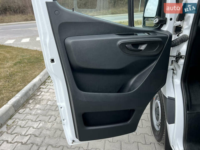 Белый Мерседес Sprinter, объемом двигателя 2 л и пробегом 11 тыс. км за 39900 $, фото 22 на Automoto.ua
