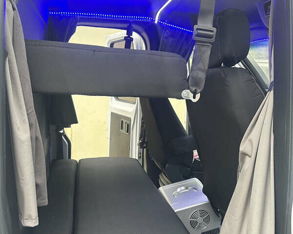 Белый Мерседес Sprinter, объемом двигателя 1.95 л и пробегом 250 тыс. км за 56498 $, фото 18 на Automoto.ua
