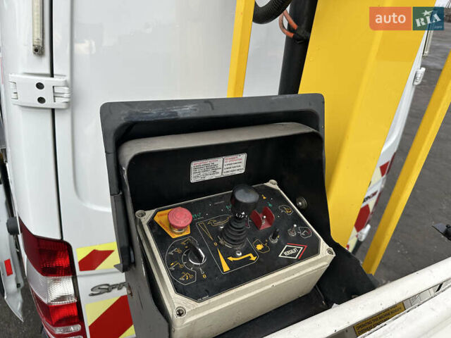 Білий Мерседес Sprinter, об'ємом двигуна 2.2 л та пробігом 238 тис. км за 22900 $, фото 25 на Automoto.ua