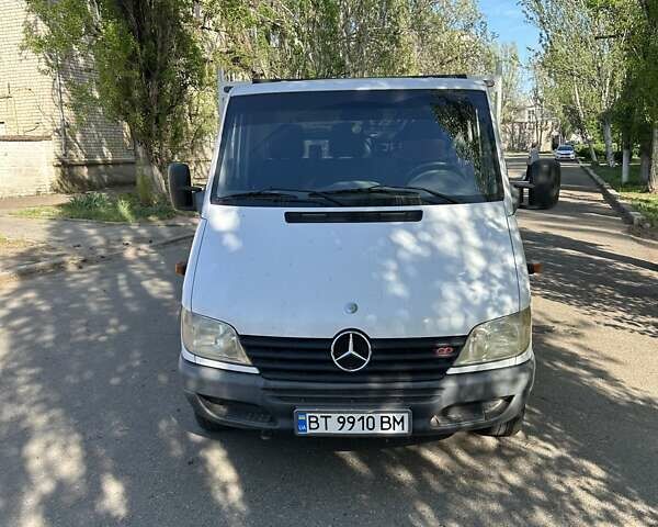 Белый Мерседес Sprinter, объемом двигателя 2.15 л и пробегом 318 тыс. км за 16200 $, фото 1 на Automoto.ua