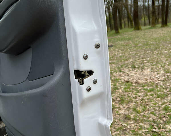 Білий Мерседес Sprinter, об'ємом двигуна 2.15 л та пробігом 590 тис. км за 10700 $, фото 8 на Automoto.ua