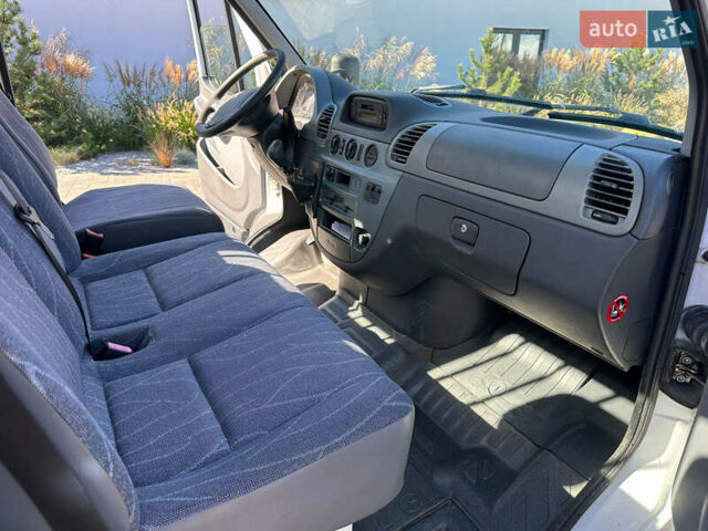 Белый Мерседес Sprinter, объемом двигателя 2.15 л и пробегом 275 тыс. км за 13999 $, фото 8 на Automoto.ua