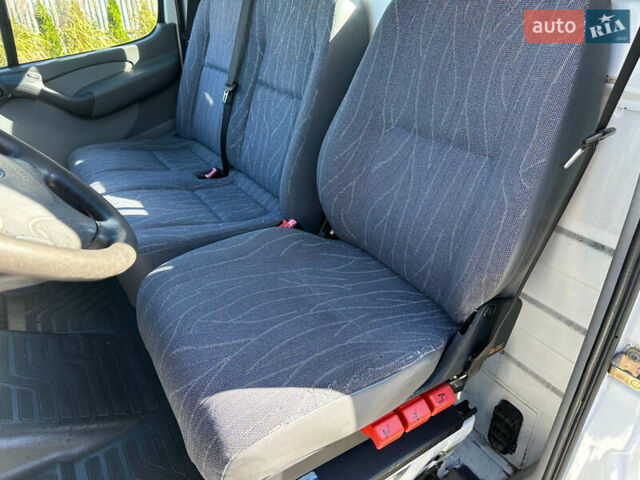 Белый Мерседес Sprinter, объемом двигателя 2.15 л и пробегом 275 тыс. км за 13999 $, фото 9 на Automoto.ua