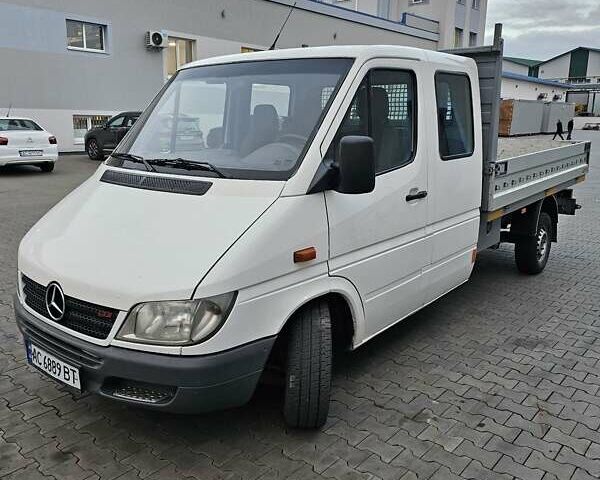 Белый Мерседес Sprinter, объемом двигателя 2.69 л и пробегом 645 тыс. км за 12500 $, фото 2 на Automoto.ua