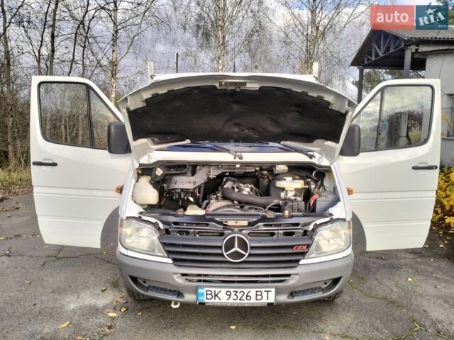 Белый Мерседес Sprinter, объемом двигателя 2.3 л и пробегом 274 тыс. км за 13500 $, фото 8 на Automoto.ua