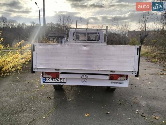 Белый Мерседес Sprinter, объемом двигателя 2.3 л и пробегом 274 тыс. км за 14500 $, фото 5 на Automoto.ua