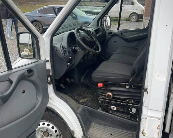 Белый Мерседес Sprinter, объемом двигателя 2.15 л и пробегом 480 тыс. км за 8500 $, фото 5 на Automoto.ua