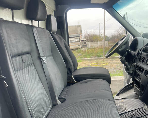 Белый Мерседес Sprinter, объемом двигателя 2.15 л и пробегом 480 тыс. км за 8500 $, фото 13 на Automoto.ua