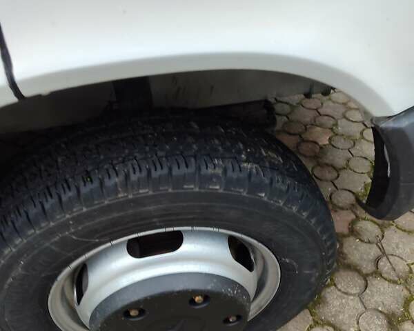 Білий Мерседес Sprinter, об'ємом двигуна 2.7 л та пробігом 350 тис. км за 15999 $, фото 5 на Automoto.ua