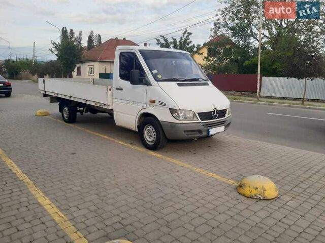 Белый Мерседес Sprinter, объемом двигателя 2.15 л и пробегом 577 тыс. км за 12000 $, фото 2 на Automoto.ua