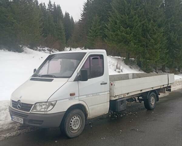 Белый Мерседес Sprinter, объемом двигателя 2.15 л и пробегом 578 тыс. км за 10700 $, фото 3 на Automoto.ua