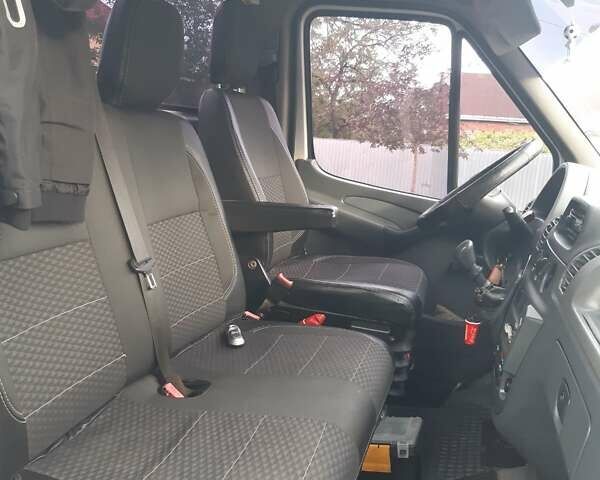 Белый Мерседес Sprinter, объемом двигателя 2.15 л и пробегом 577 тыс. км за 12000 $, фото 4 на Automoto.ua