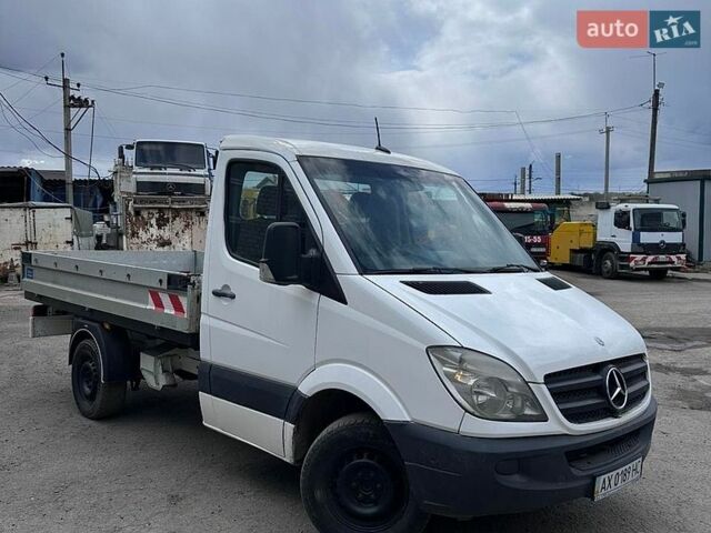 Белый Мерседес Sprinter, объемом двигателя 2.2 л и пробегом 570 тыс. км за 10900 $, фото 2 на Automoto.ua