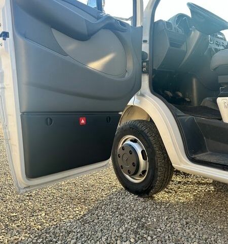 Білий Мерседес Sprinter, об'ємом двигуна 0 л та пробігом 270 тис. км за 17900 $, фото 3 на Automoto.ua