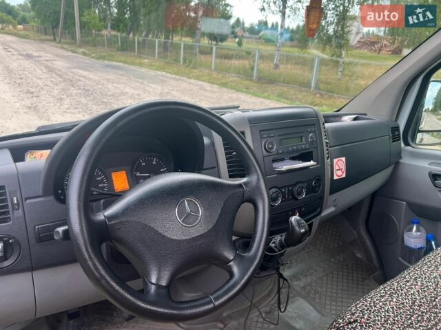 Белый Мерседес Sprinter, объемом двигателя 2.15 л и пробегом 400 тыс. км за 14990 $, фото 5 на Automoto.ua