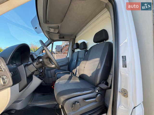 Белый Мерседес Sprinter, объемом двигателя 0 л и пробегом 266 тыс. км за 13600 $, фото 29 на Automoto.ua