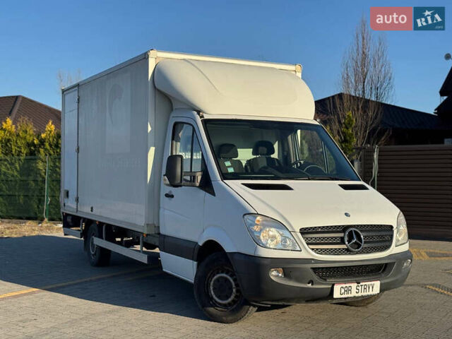 Белый Мерседес Sprinter, объемом двигателя 0 л и пробегом 266 тыс. км за 13600 $, фото 1 на Automoto.ua